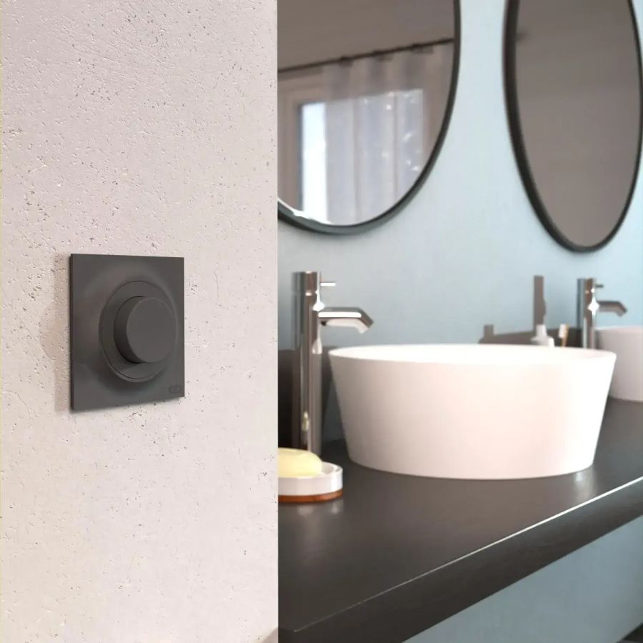 ELKO One hvit stikkontakt