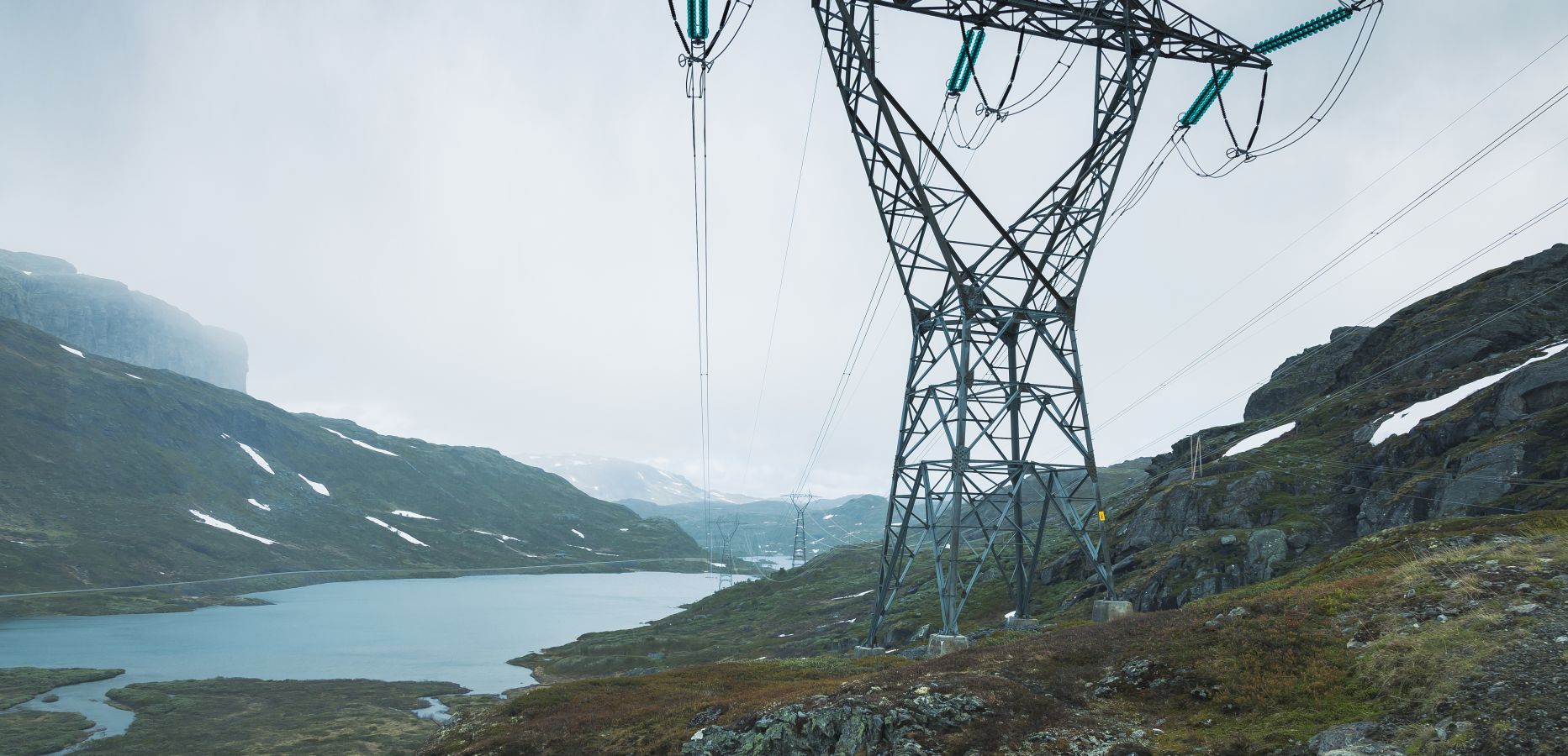 strøm nett, høyspentmaster i norsk natur