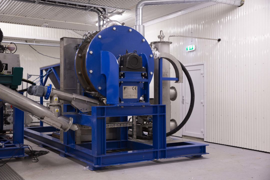 Fjell TMD 250 sludge dryer system at Norwegian salmon smolt farm.