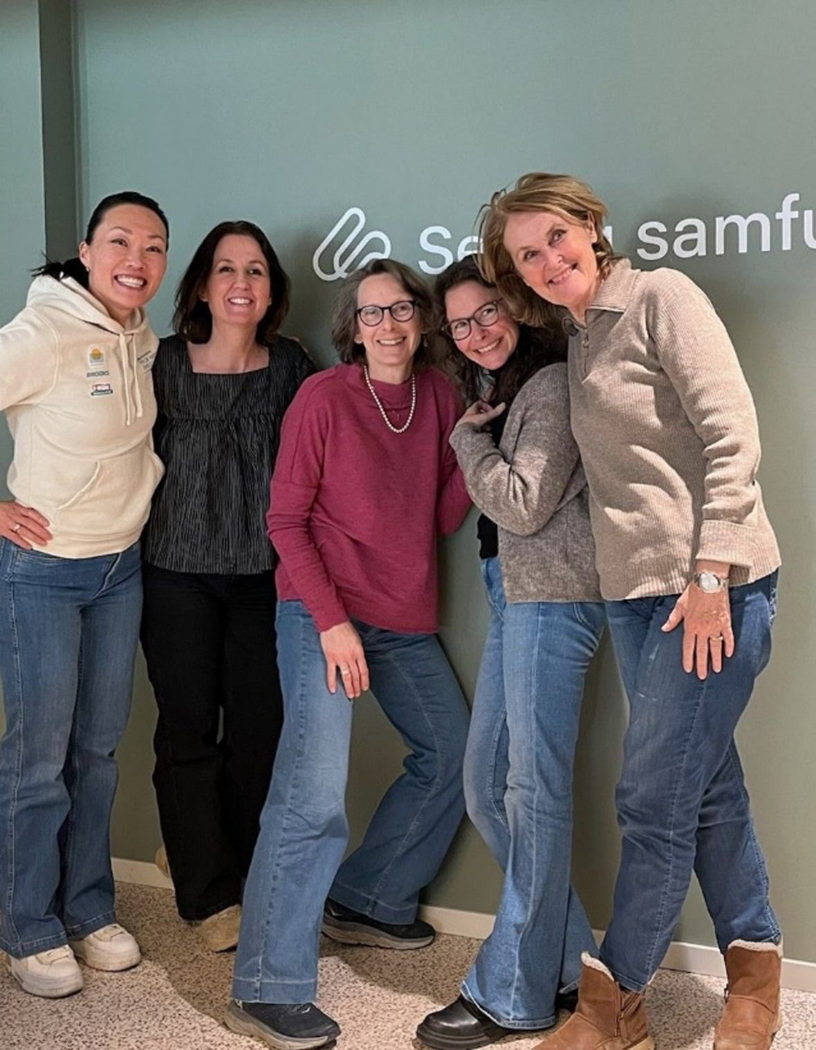 Deler av styret i Vulvaforum. Fra høyre: Anne Lise Helgesen, Trine Aarvold, Lena Hüttner, Ida Waagsbø Bjørntvedt og Jenny Toftner. Foto: Privat.