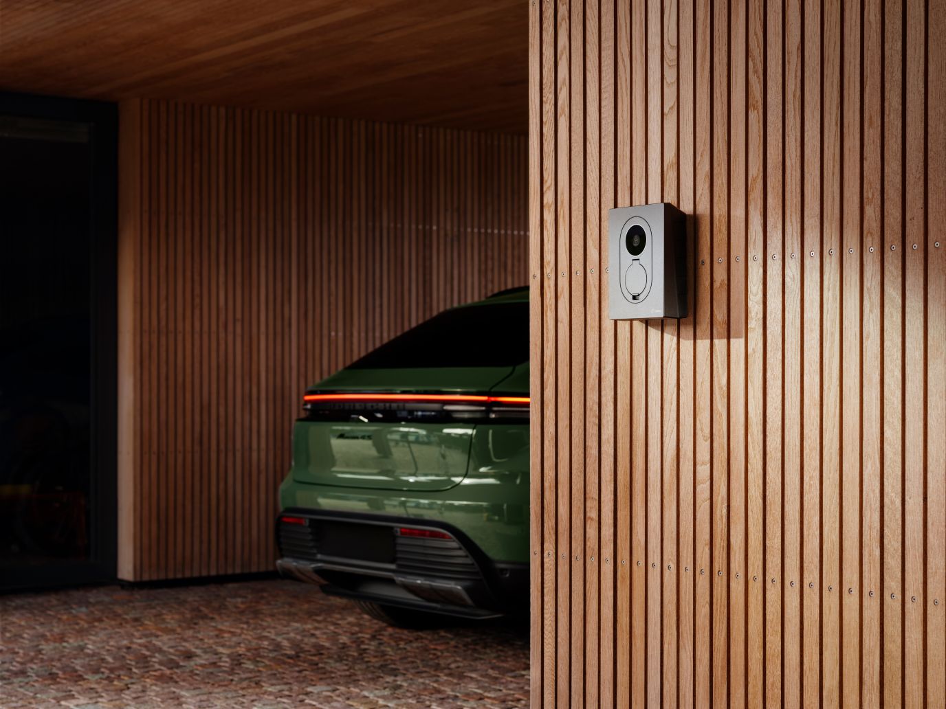 Zaptec Go2 elbillader montert på husvegg