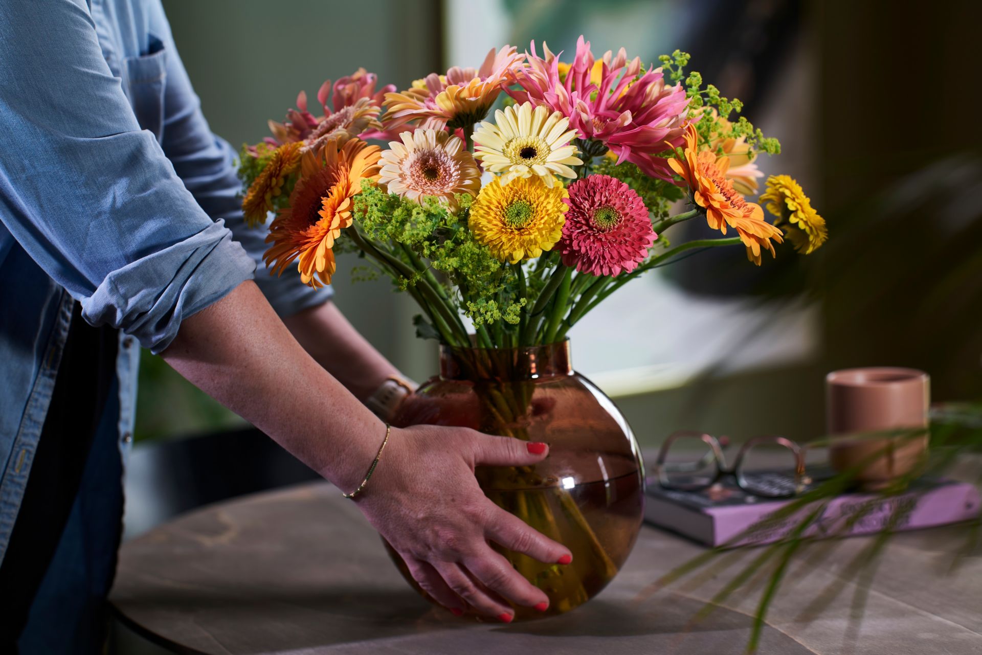 Stor bukett med vinterens blomster fra interflora