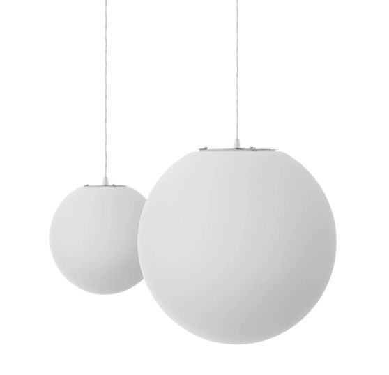 To runde, hvite pendellamper