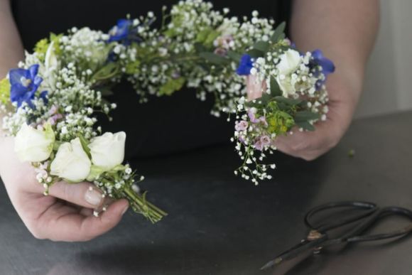 Lag din egen blomsterkrans interflora norge