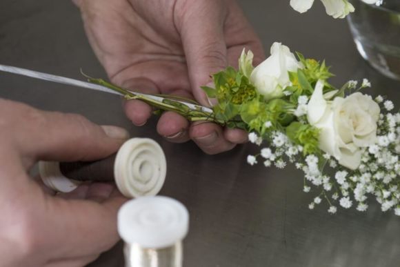 Lag din egen blomsterkrans interflora norge