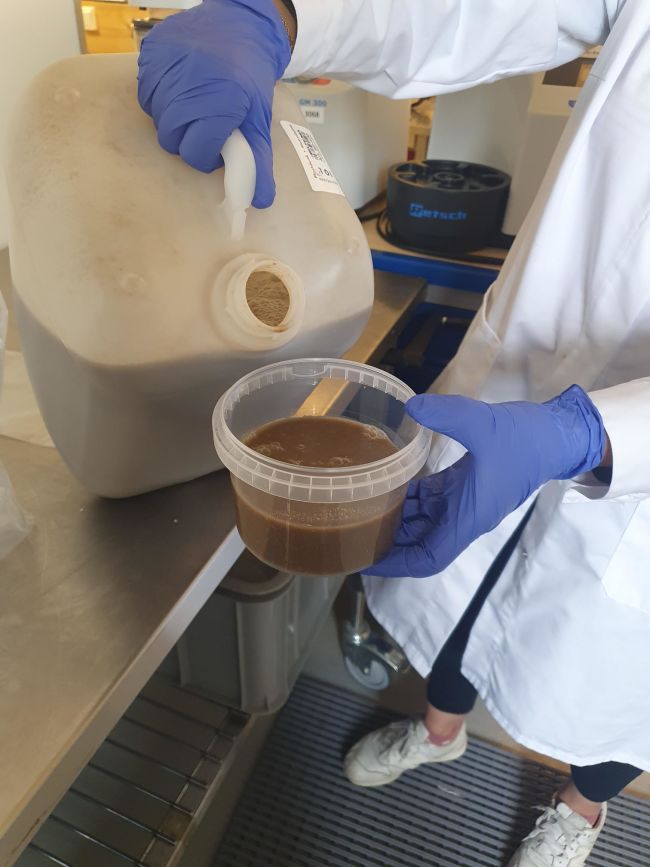 Analysis of wet sludge samples