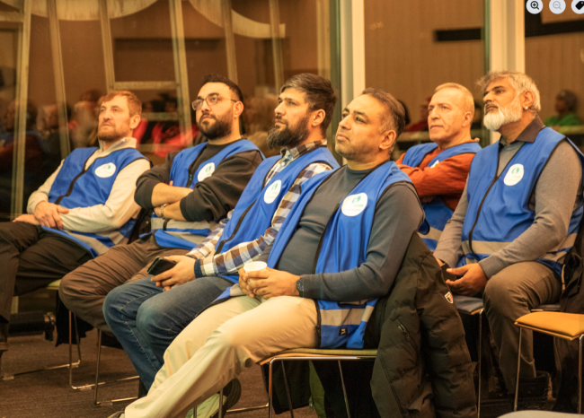 Amar Shah sammen med andre bydelsfedre fra Moss kommune