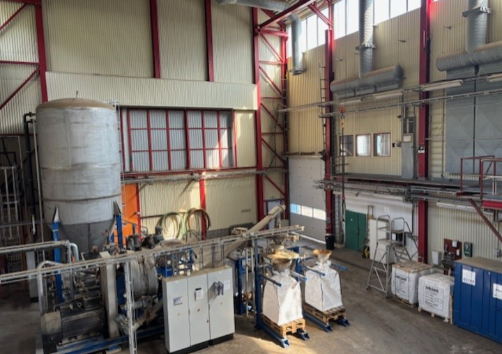 Hub for collecting fish sludge for drying and storage