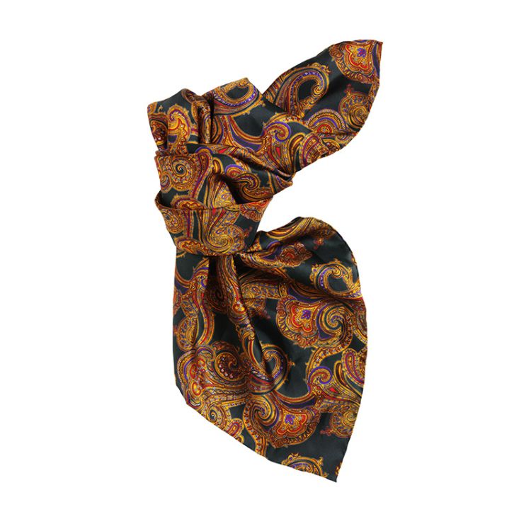 Paisley scarf fra Laksen i silke. Produktbilde sett forfra