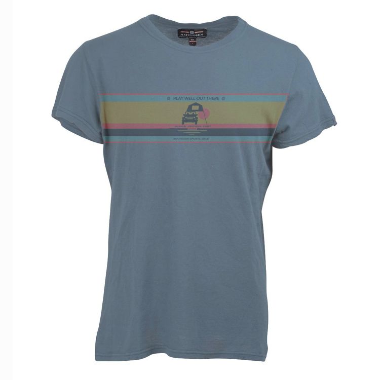 Summer Wool Tee Play Well fra Amundsen Sports til herre i fargen faded blue. Produktbildet viser tskjorten sett forfra