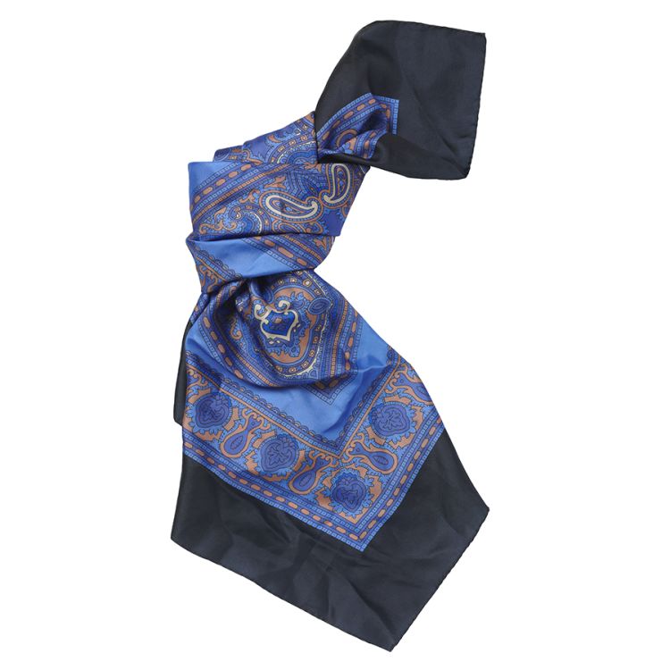 Banbury scarf fra Laksen i silke. Produktbilde sett forfra