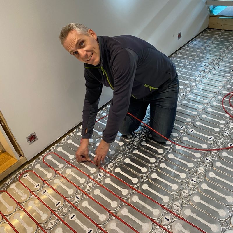 Elektriker installasjon av DEVI gulvvarme