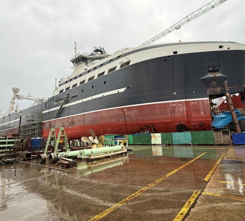 krill trawler for production of premium ingredients for human and animal nutrition