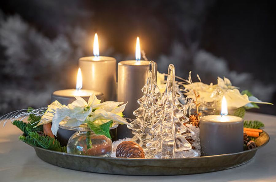 hjemmelaget adventsfat med kubbelys