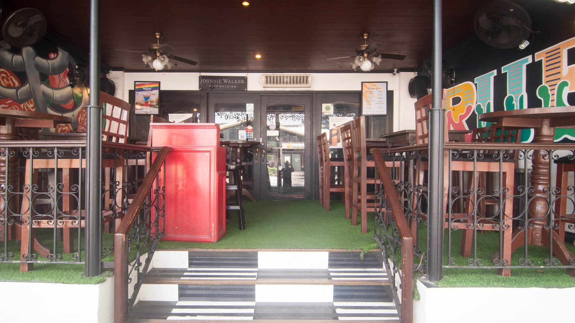 Fort Bonifacio Rue Bourbon Bar & Restaurant
