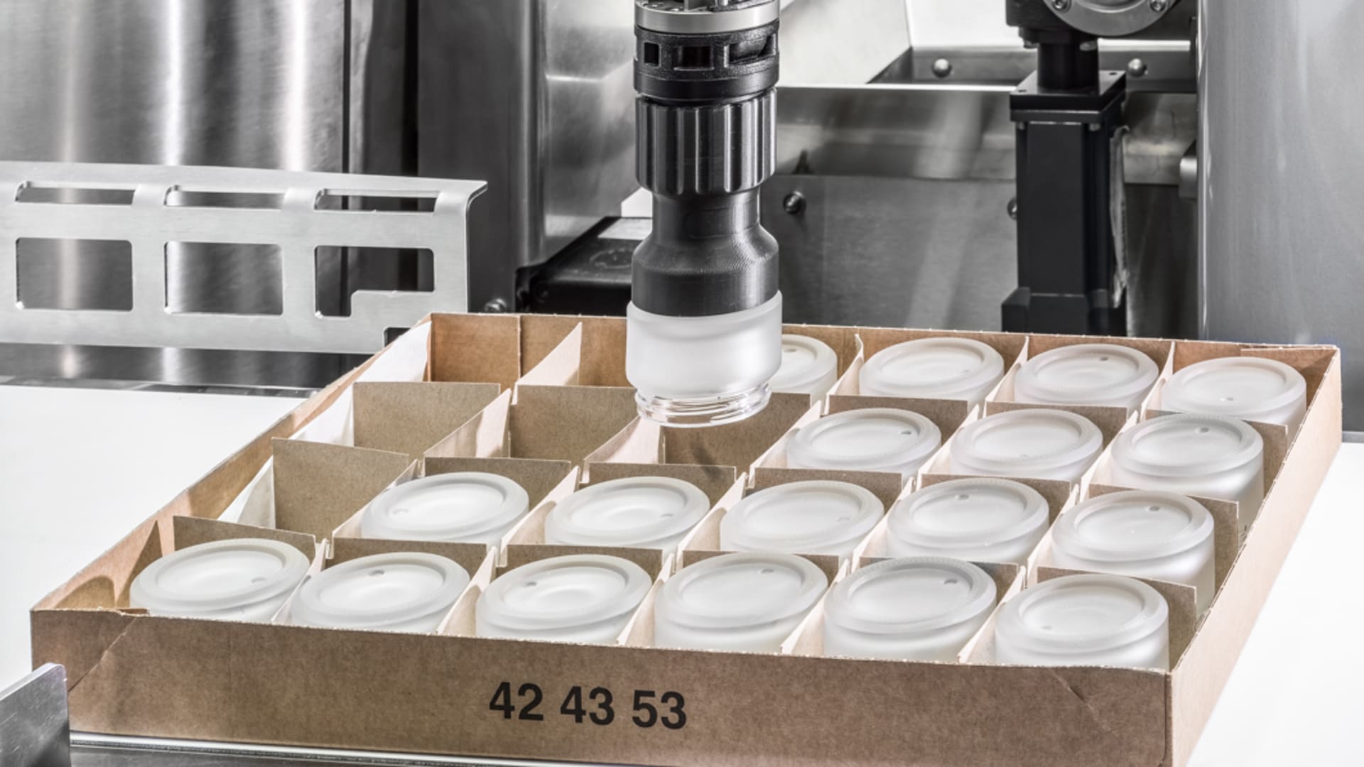 The Cobot tog.519 removing cosmetic jars.