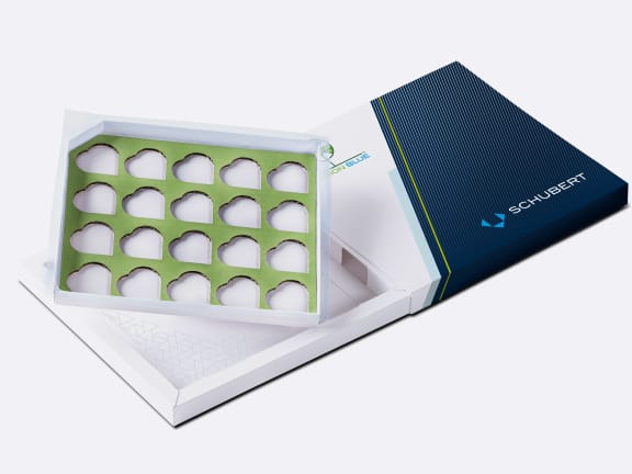 A glue-free cardboard-monofilm hybrid solution made with Dotlock technology by Gerhard Schubert GmbH.