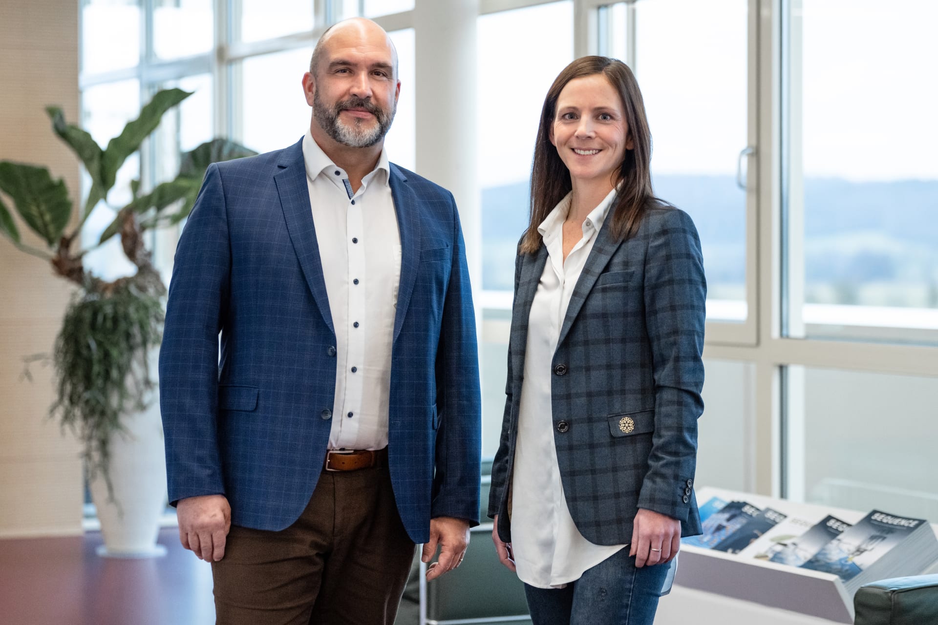 Oliver Palmert, Bereichsleiter Supply Chain Management, und Jenny Wacker, Leiterin Personal, haben seit Januar 2023 Prokura bei Schubert. 