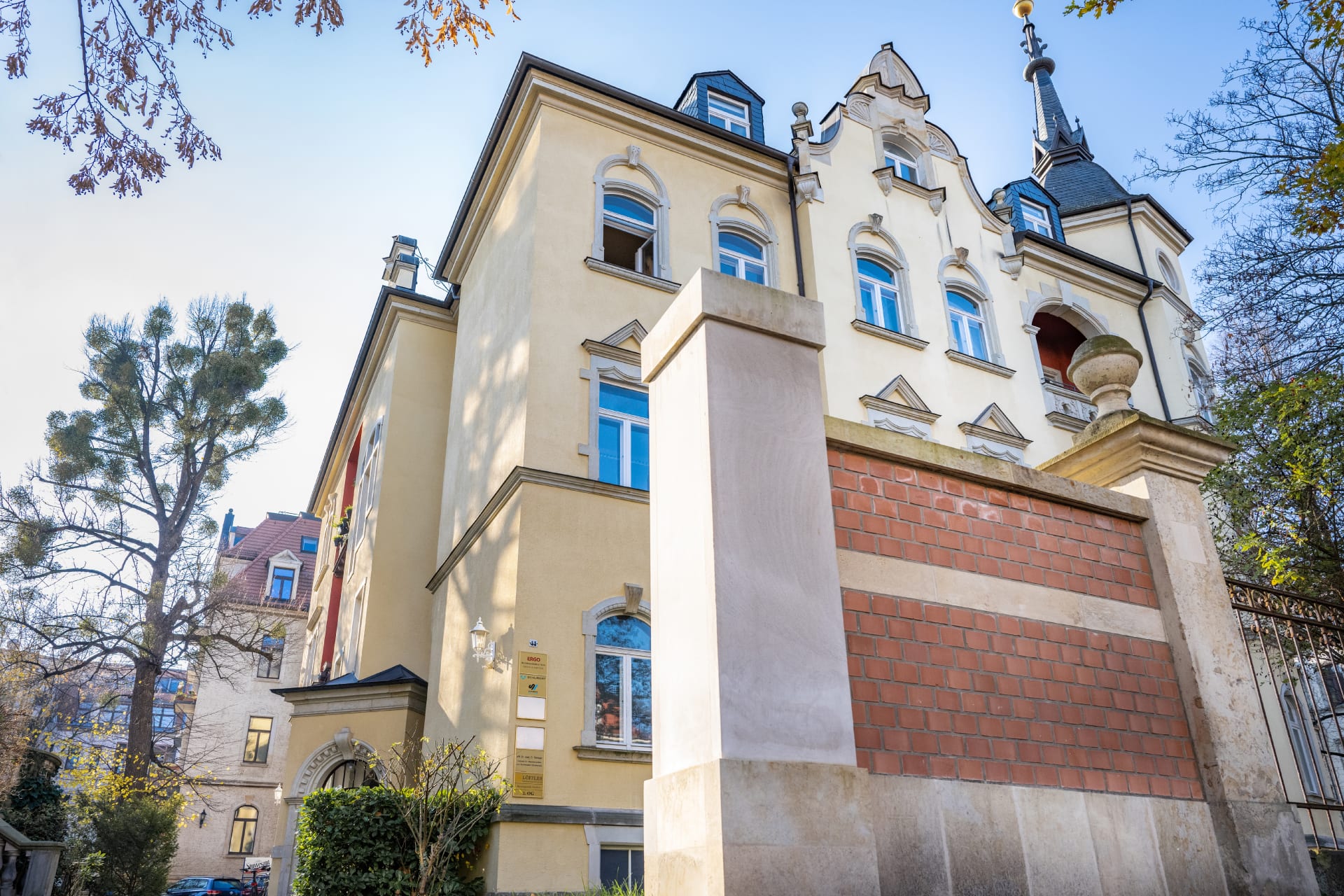 Das Büro von Schubert Motion liegt in der Villa Eisinger, einem bekannten Dresdner Altbau in zentraler Innenstadtlage nahe bei der Technischen Universität.