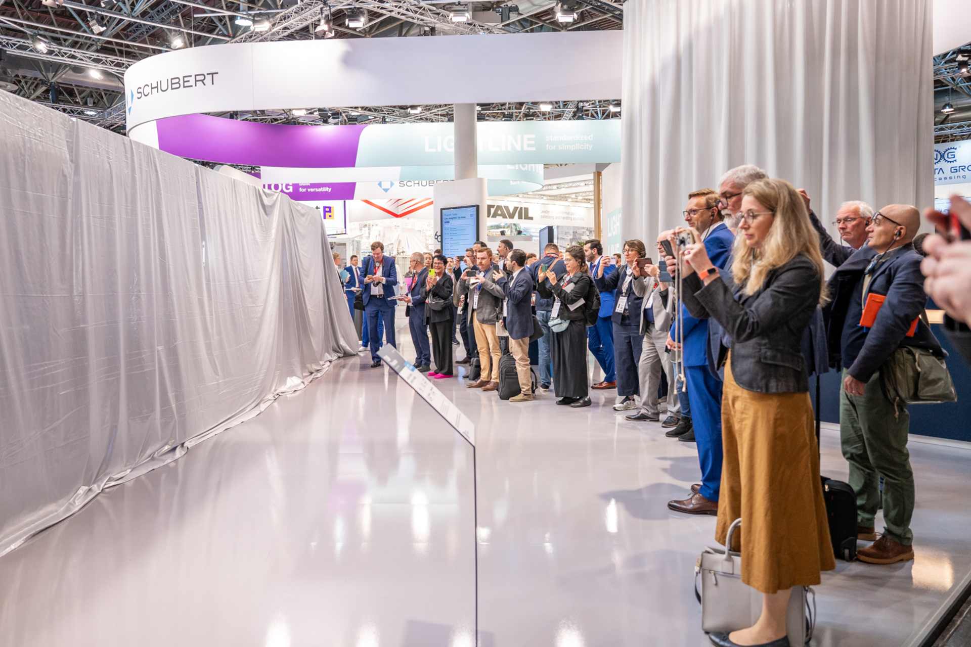 Press and industry representatives eagerly anticipated the unveiling of the new TLM generation.