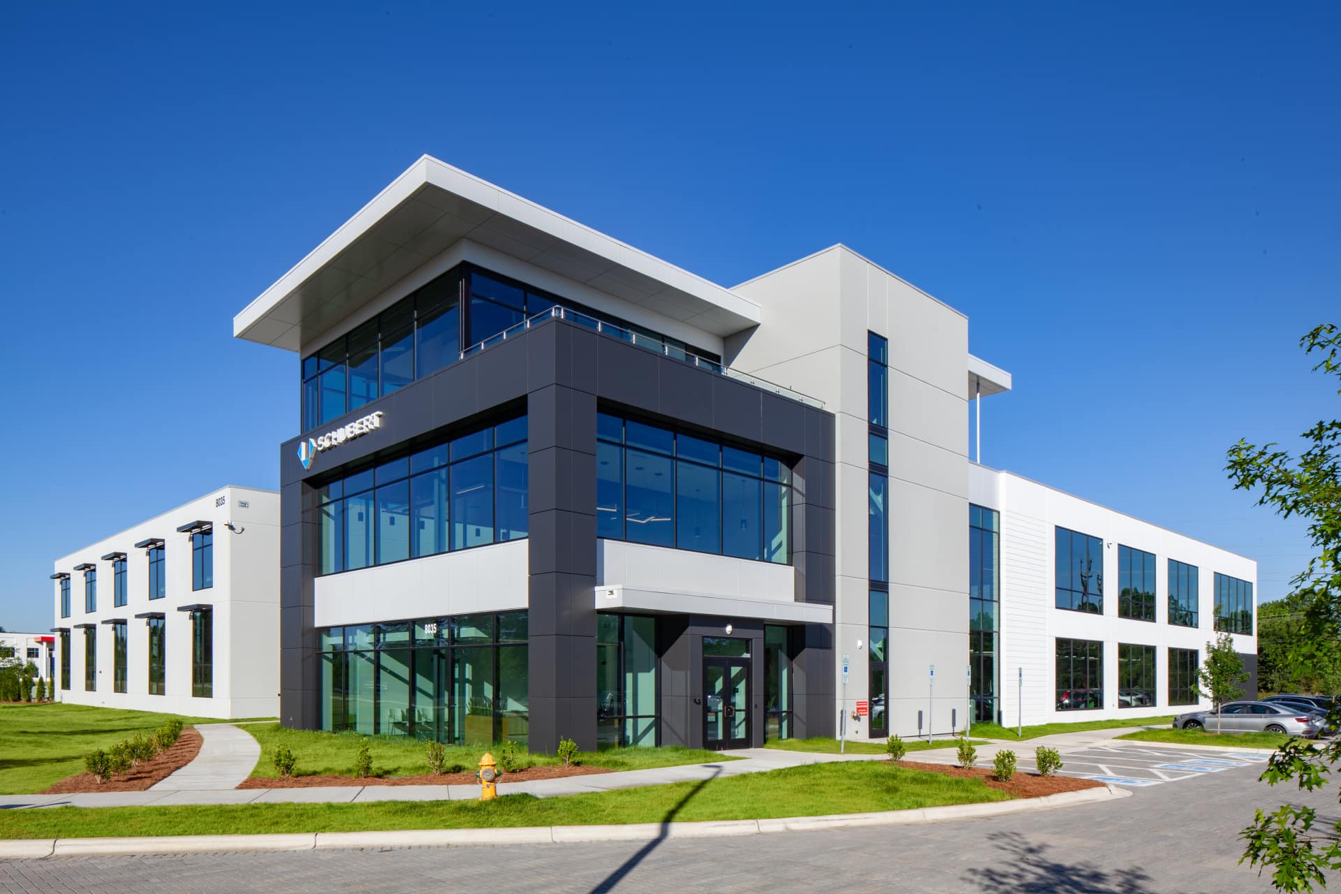 Spanning approximately 4,200 square meters, Schubert North America offers state-of-the-art facilities for assembly, commissioning, training, and technical service