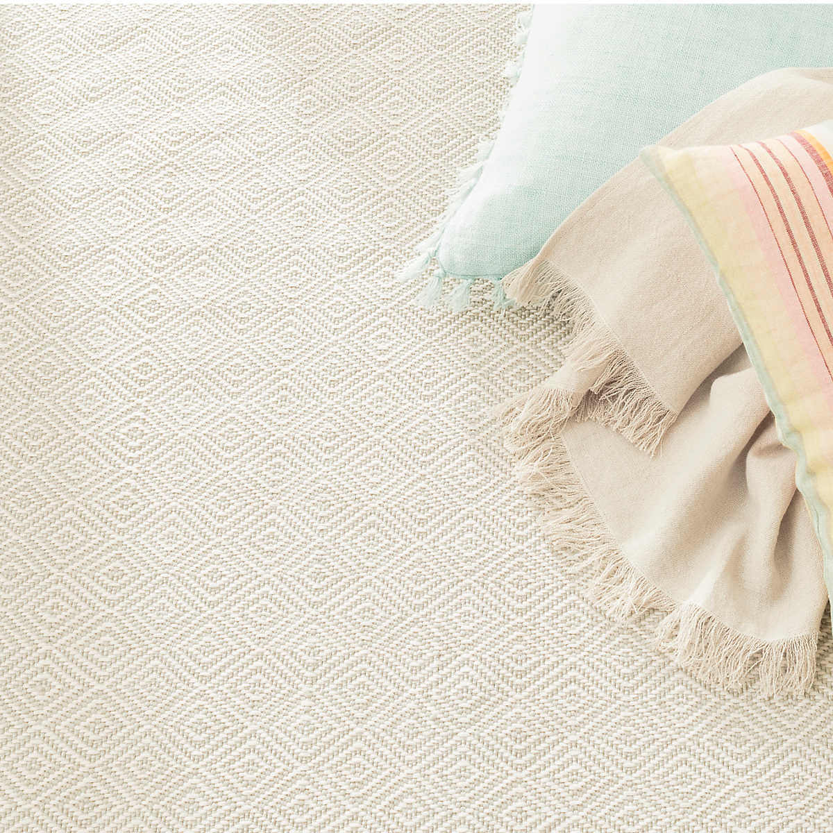 Dash And Albert Diamond 64413 PlatinumWhite Rug Studio