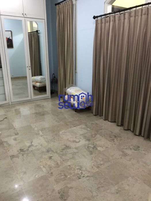 Disewakan Rumah di Taman Danau Biru Lippo karawaci 