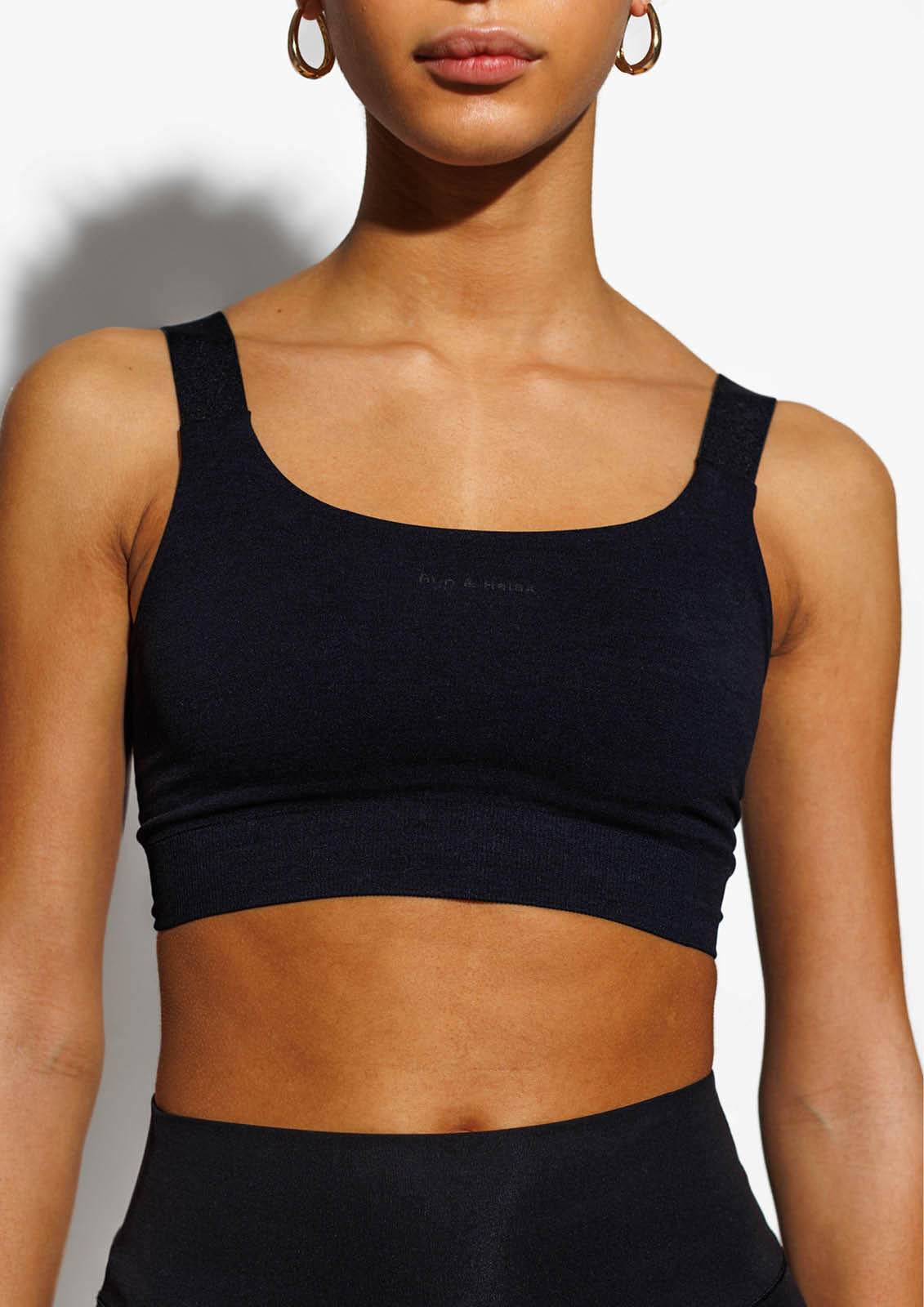 HRX by Hrithik Roshan Yoga Seamless Sports Bra Women Sports Non Padded Bra  - Buy HRX by Hrithik Roshan Yoga Seamless Sports Bra Women Sports Non  Padded Bra Online at Best Prices