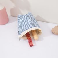 Gambar Ataru Pouch Checkered - Biru