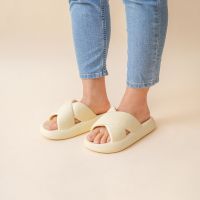 Gambar Ataru Ukuran 36/37 Sandal Wanita Slipper X Strap Puffy - Krem