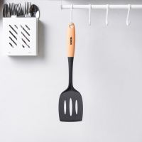 Gambar Kris Spatula Turner Slotted Nylon Tpr - Hitam/pink Coral