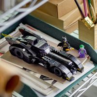 Gambar LEGO Set Batmobile Batman Vs The Joker Chase 76224