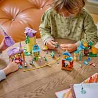 Gambar LEGO Disney Princess Rapunzels Tower & Snuggly Duckling