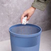 Gambar Stora 12 Ltr Tempat Sampah Hollow Stripe - Biru