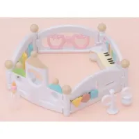 sylvanian-families-set-lets-play-playpen-4457