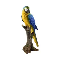 patung-taman-burung-macaw-on-stump