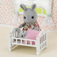 sylvanian-families-set-ebs-baby-bed-5152