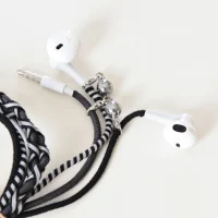 ataru-earphone-gelang---hitam/putih