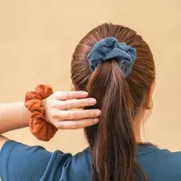 ataru-2-pcs-ikat-rambut-scrunchy-oranye/biru