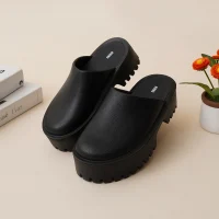 ataru-ukuran-38-sandal-wanita-clogs-wedges---hitam