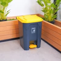 Gambar Krisbow 50 Ltr Tempat Sampah Plastik Outdoor - Kuning/abu-abu