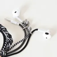 ataru-earphone-gelang---hitam/putih