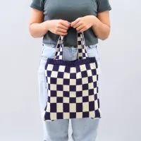 ataru-tote-bag-rajut-checkered---putih/biru-navy