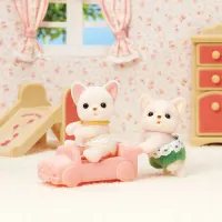 sylvanian-families-set-mainan-boneka-chihuahua-dog-twins-54310