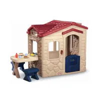 little-tikes-playhouse-picnic-on-patio