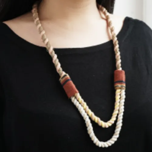 kalung-tenun-sikka---krem