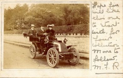 L’attribut alt de cette image est vide, son nom de fichier est Tighe-de-dion-bouton-2.jpg.