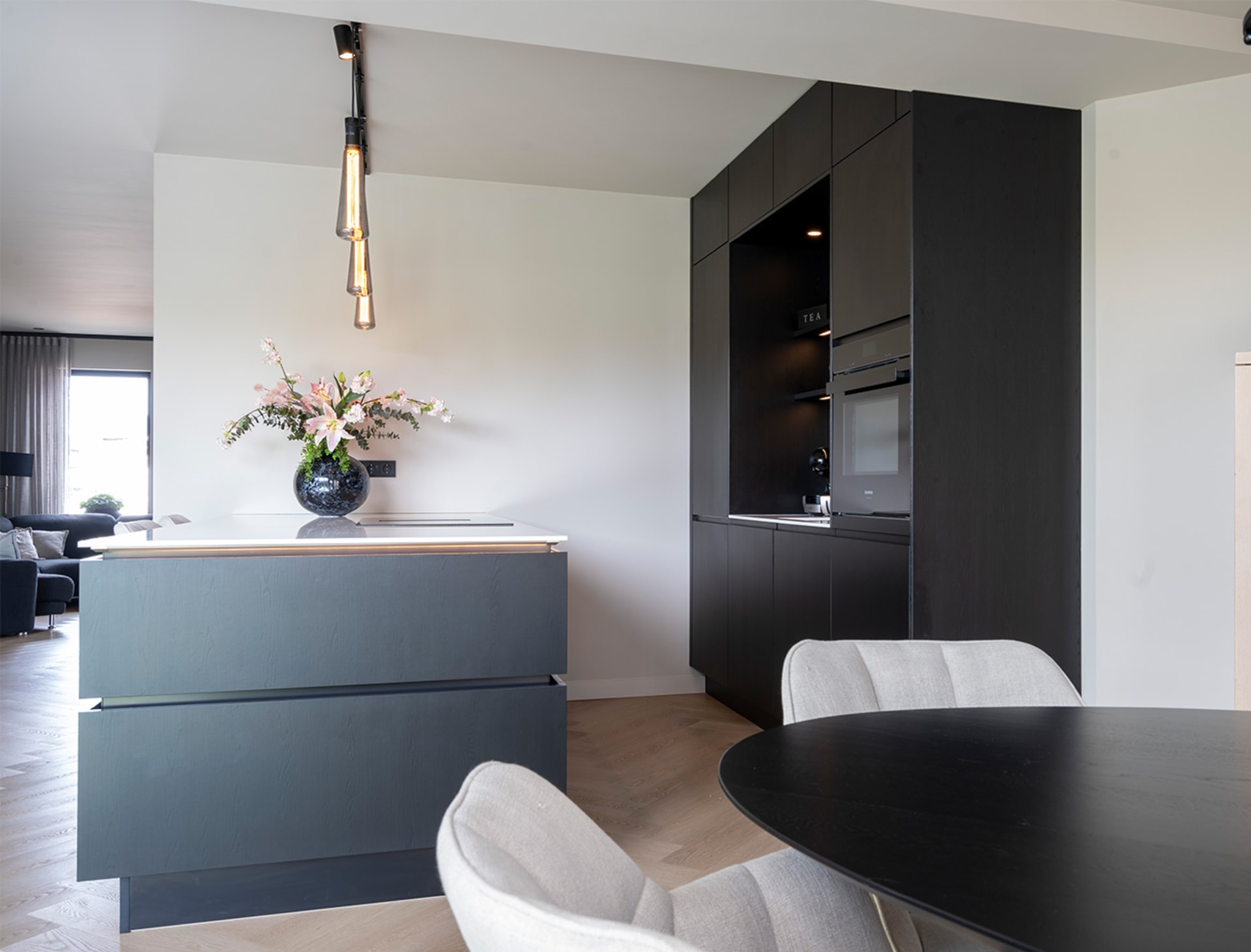 Donkere design keuken