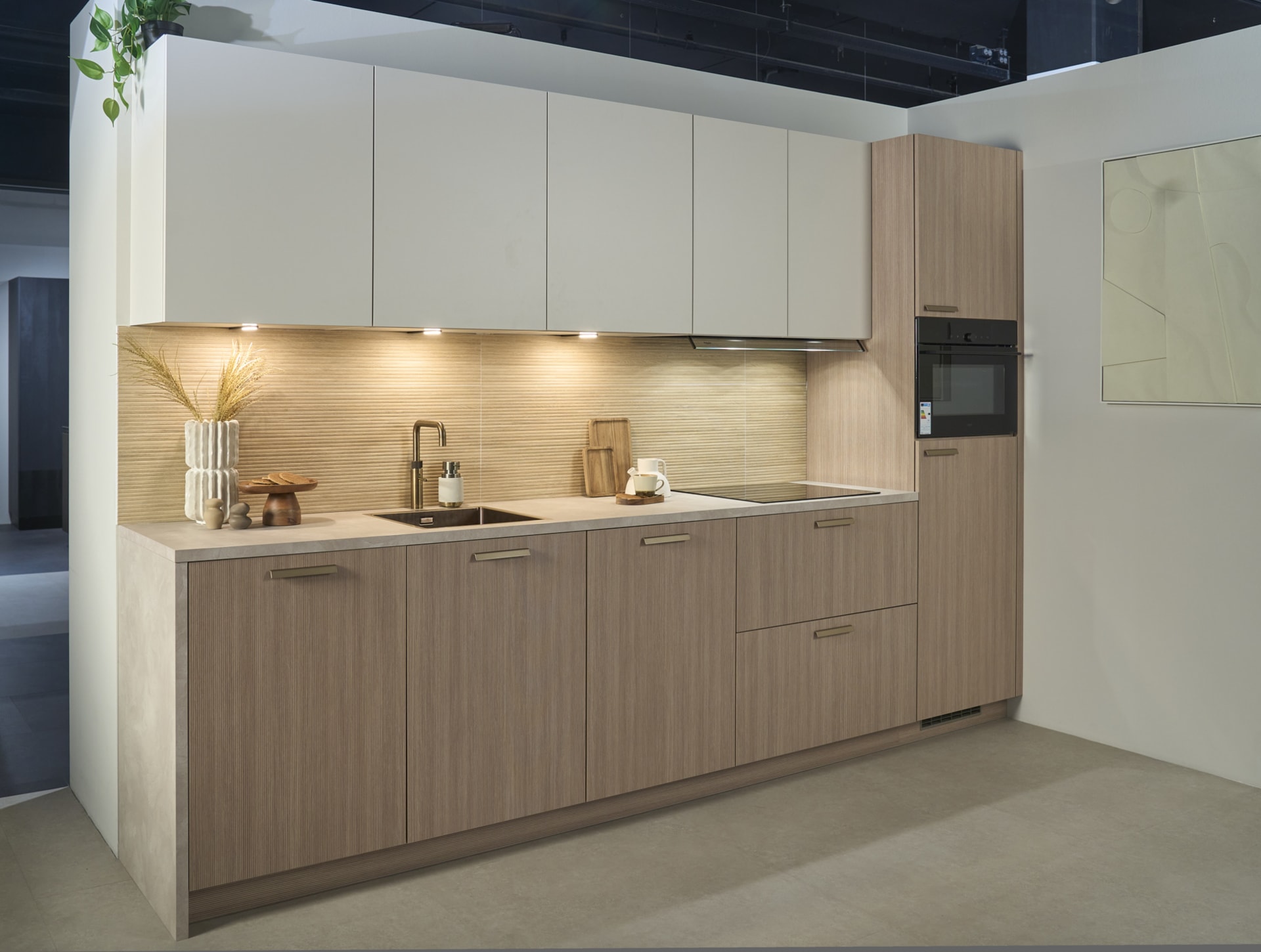 Strakke keuken met volledig geïntegreerde apparatuur