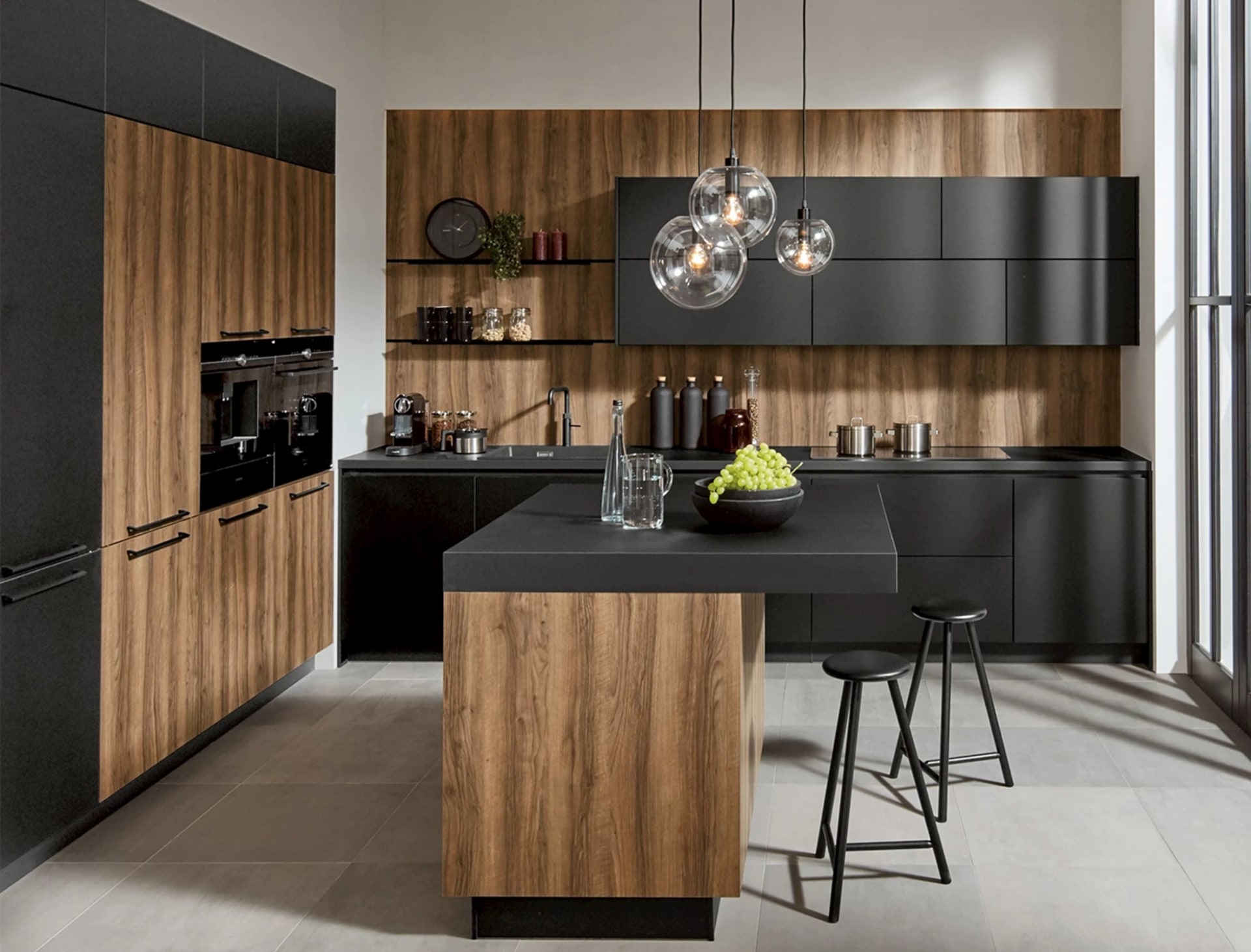 Moderne landelijke keuken met kookeiland